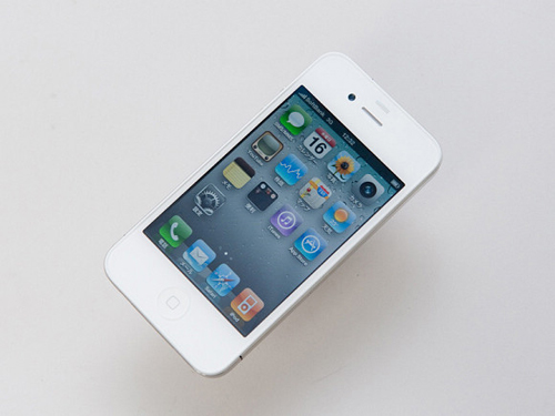 iPhone 4 Blanc - Repoussé, annulé, re-annoncé, re-annulé et finalement chez Orange mais plus cher !