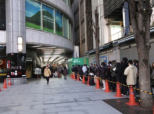 Les Japonais font déjà la queue pour la 3DS !