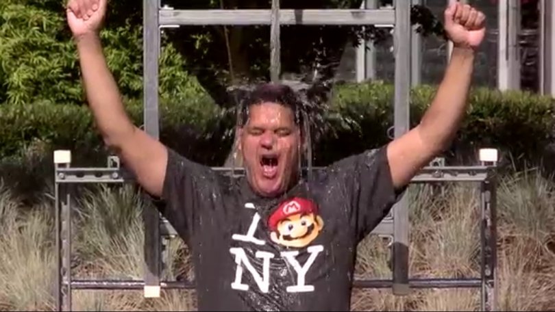 Reggie Fils Aime fait le Ice Bucket Challenge